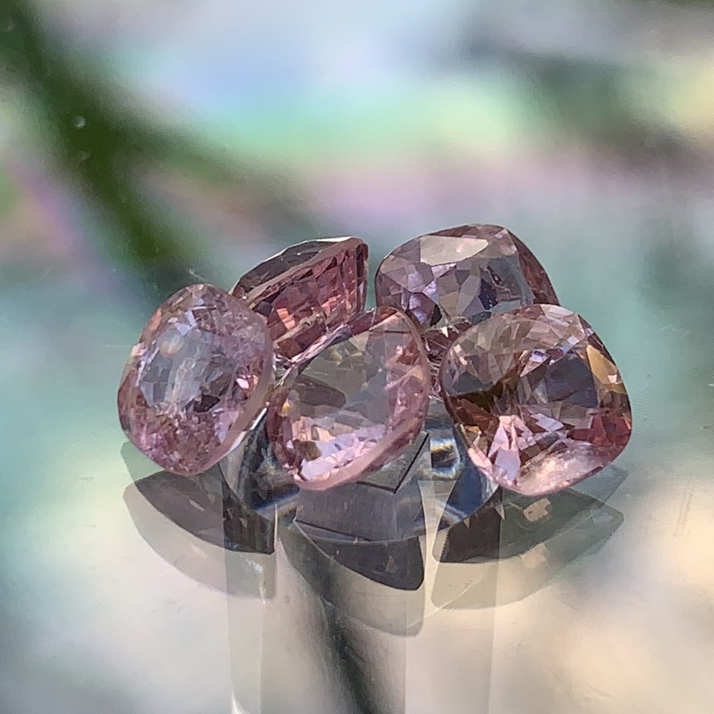 Natural Pastel Pink Spinel: Lot of 5 Cushion Cut Gemstones - Picture 6 of 15